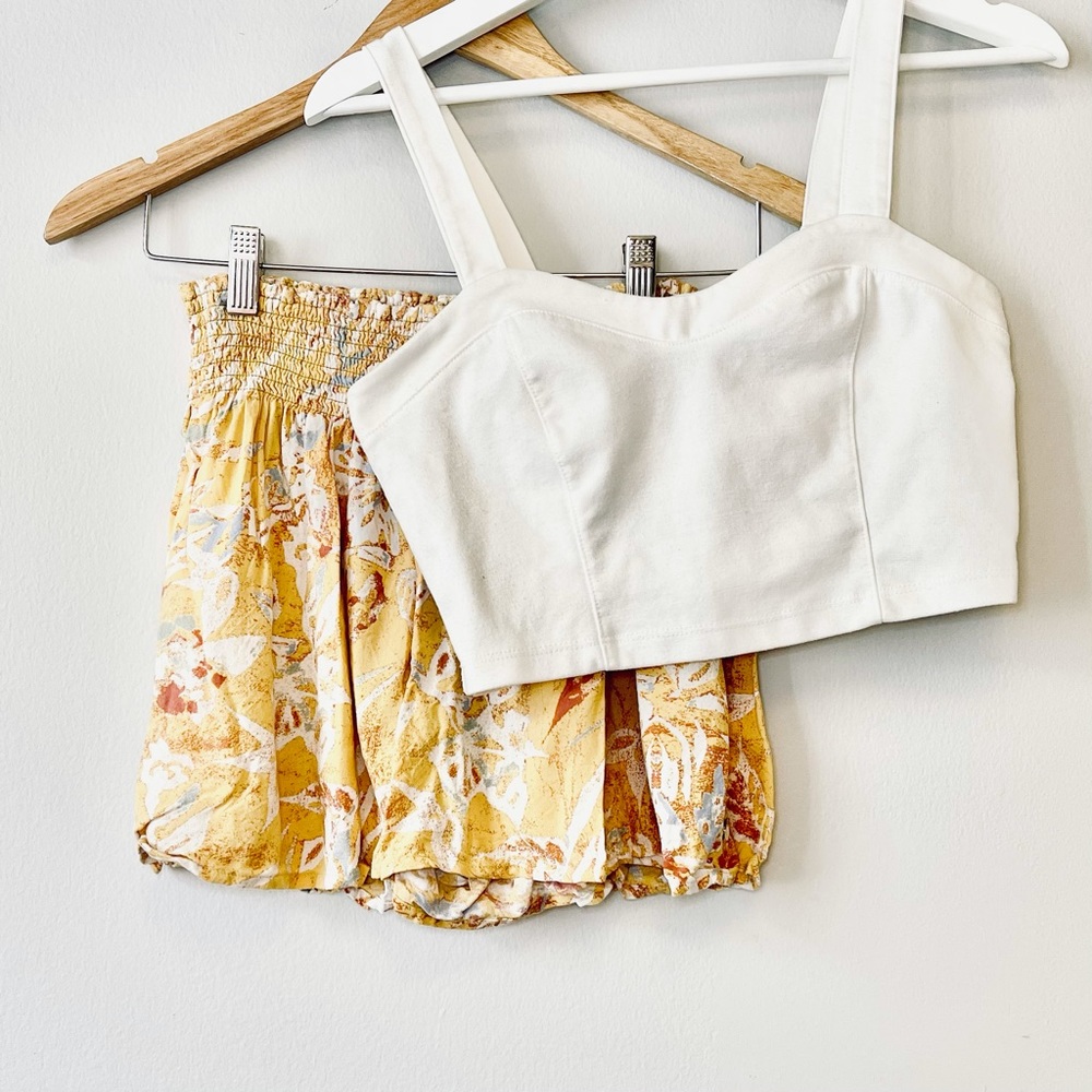 Summer Outfit Yellow Roxy Shorts & White Crop Top - Picture 2 of 12